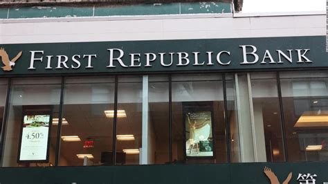 Las acciones de First Republic Bank se desploman un 60% mientras persisten los temores sobre los bancos regionales